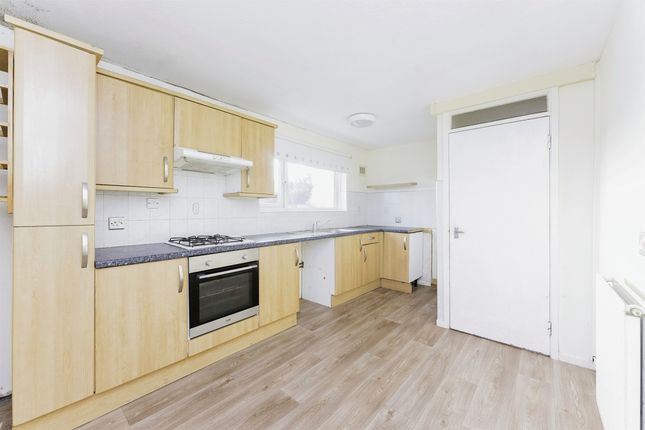 Flat for sale in Conway Court, Bebington, Wirral