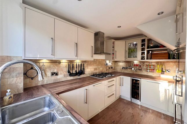9, Goldfinch Lane, Hampshire photo 3