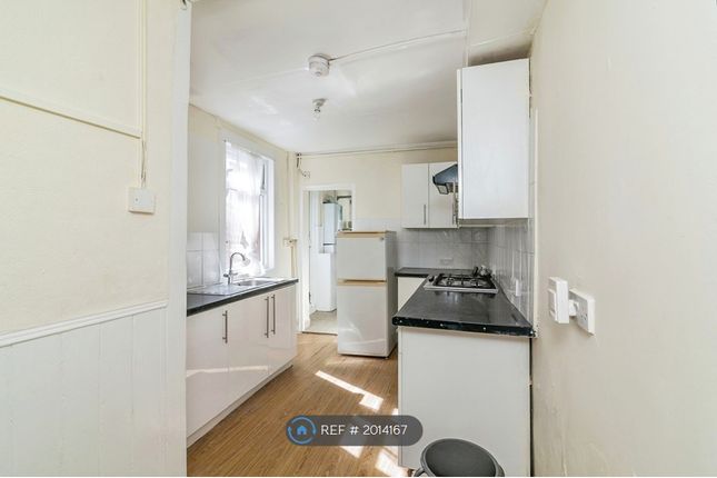 Flat to rent in Seaford Road, London