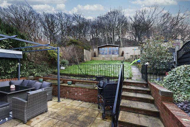 23, Windsor Drive, Huddersfield photo 4