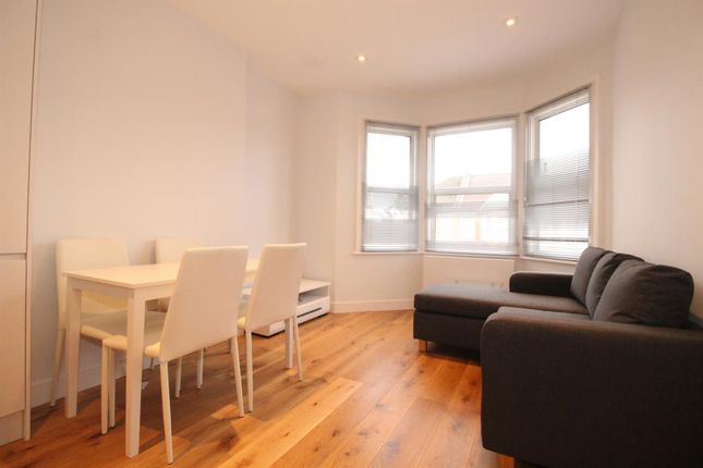 Flat to rent in Kings Road, Willesden Green, London