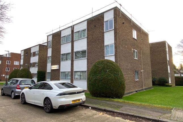 Thumbnail Flat for sale in Flat 18, Coniston Court, Stonegrove, Edgware, Greater London