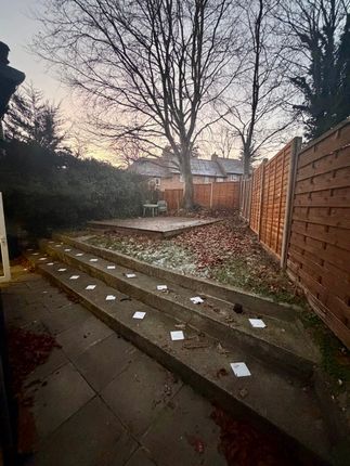 X, Albans Avenue photo 4