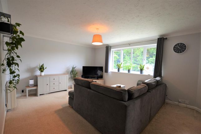 7 Rosewood, Rorkes Drift, Camberley photo 2