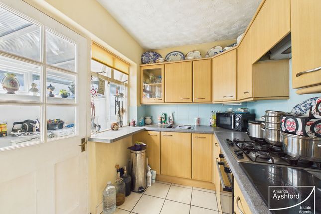 11 Carlton Drive, Paignton photo 3