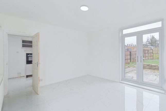 94, Hockley Farm Road, Leicester photo 3