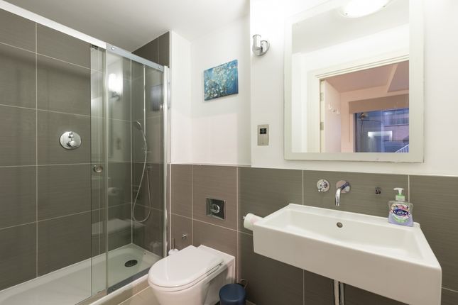 Studio for sale in High Holborn, London