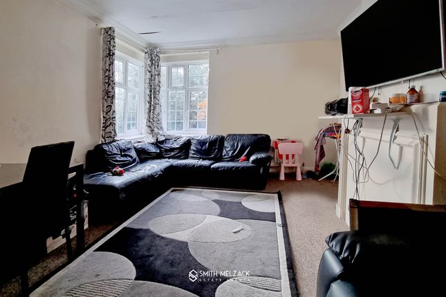 Flat for sale in Kings Court, Kings Drive, Wembley, Greater London