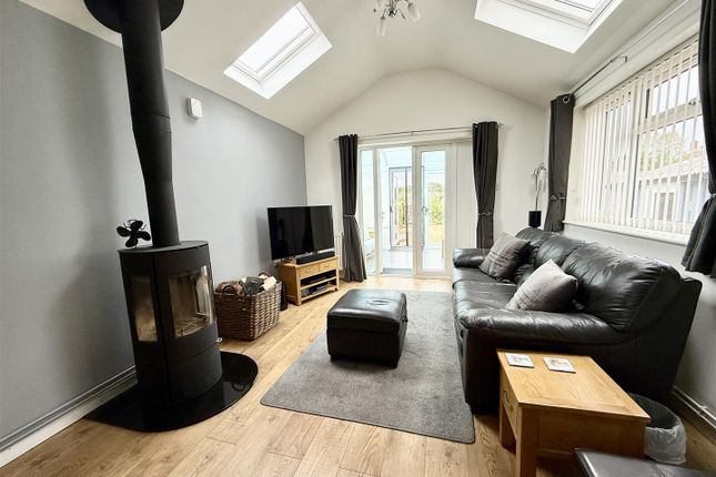 33, St Nicholas Way, Great Yarmouth photo 3
