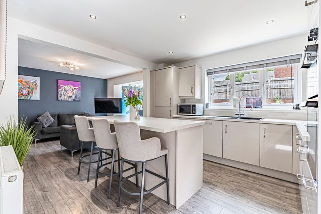 24 Bryn Meurig, Pontyclun photo 5