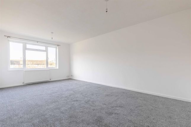 6, Lovejoy Lane, Windsor photo 3