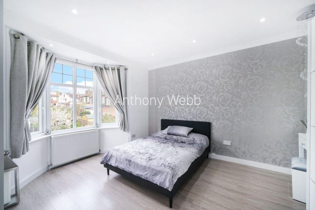 Terraced house for sale in Hawthorn Avenue, Palmers Green