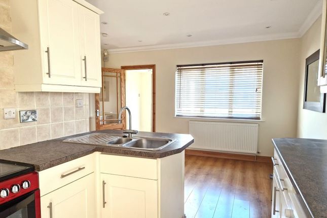 31, Chatsworth Avenue, Wokingham photo 4