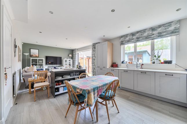 37, Lowsley Farm Drive, Liphook photo 3