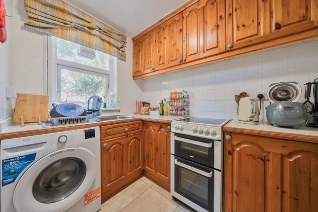 43, Slade Walk, London photo 4