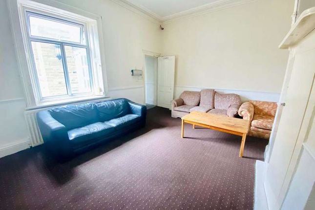 Room to rent in New Cross Street, Bradford