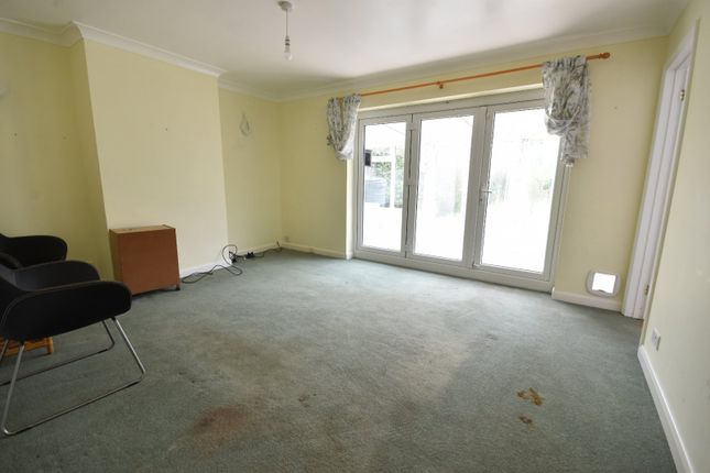 37, Wolverton Gardens, Surrey photo 4