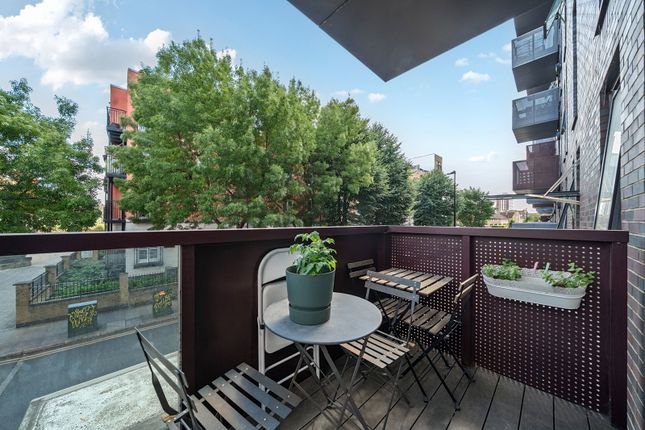Bovet Court, 164,Flat 6, Harford Street, London photo 3