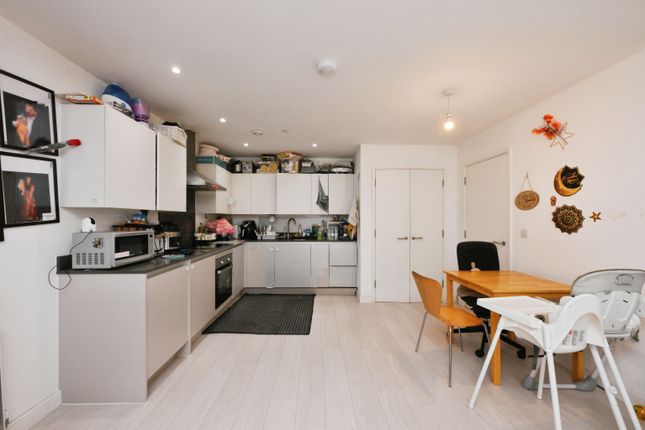 flat 3, Bluebell House, Wych Elm, HARLOW photo 2