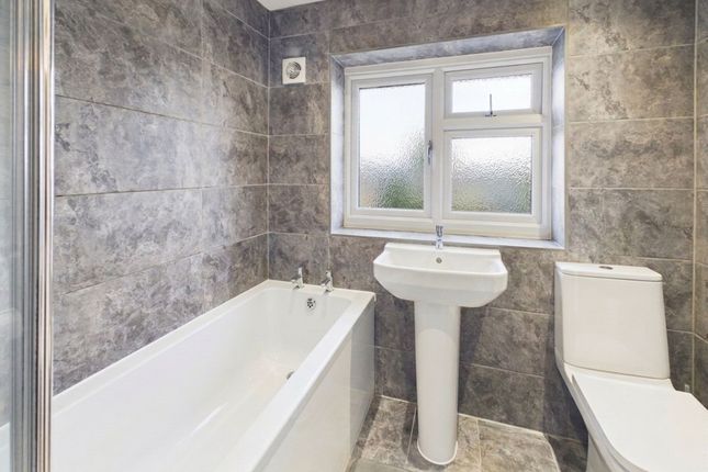 72 Abbotts Drive, Stanford-Le-Hope photo 4