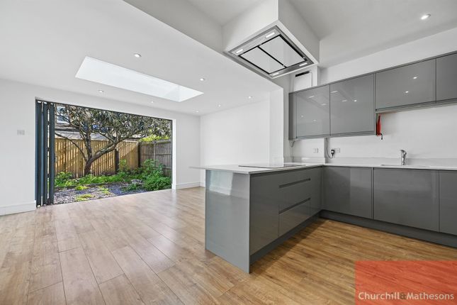Chmah - Yewfield Road - Kitchen3 (1).Jpg