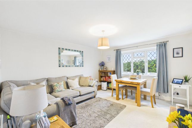 35, Meadowbank Road, Surrey photo 2