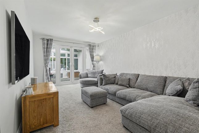 18, Oakland Way, Nottingham photo 4