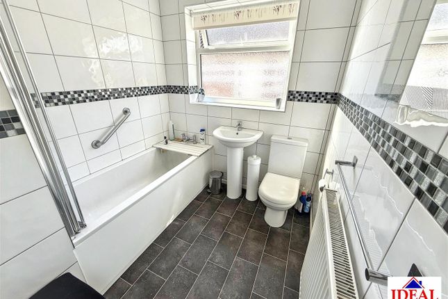 28, Newlands Avenue, Skellow, Doncaster photo 4