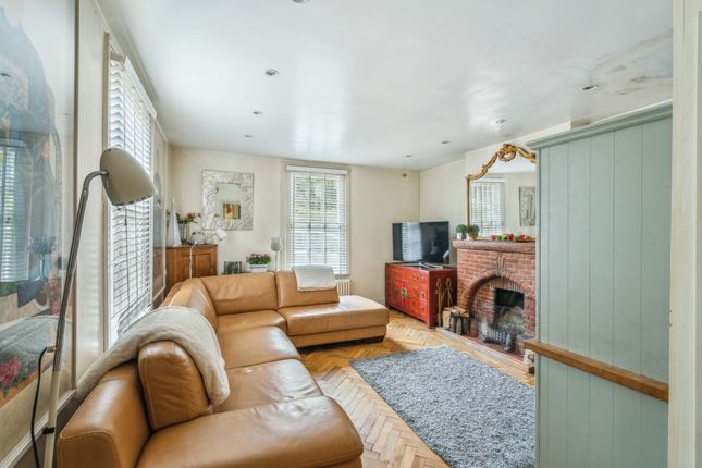 Cranbourne Cottage, One Pin Lane, Farnham Common photo 4