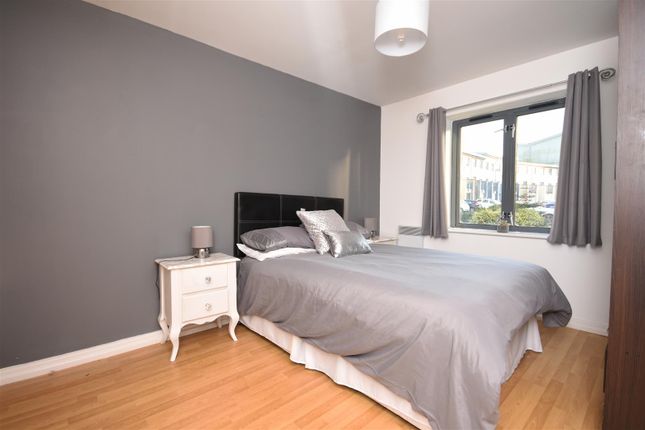 84, St Christophers Court, Swansea photo 3