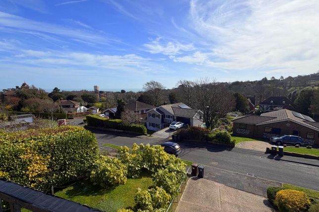9, Hyde Tynings Close, Eastbourne photo 3