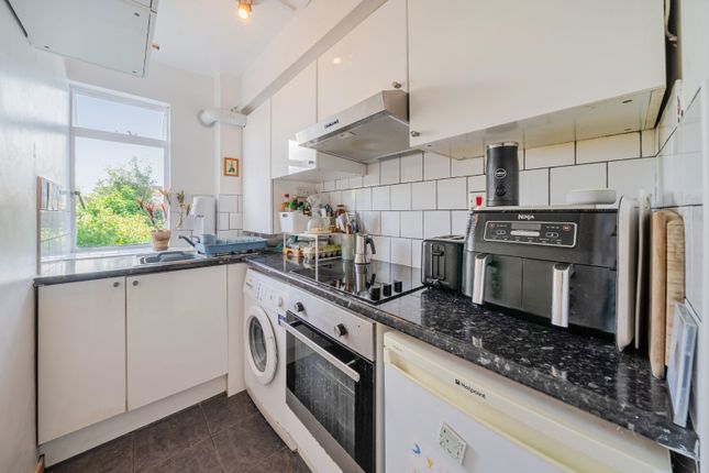 Flat 192, Pullman Court,, Streatham Hill, London photo 4