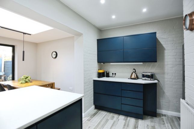 8, Shrapnel Road, London photo 3