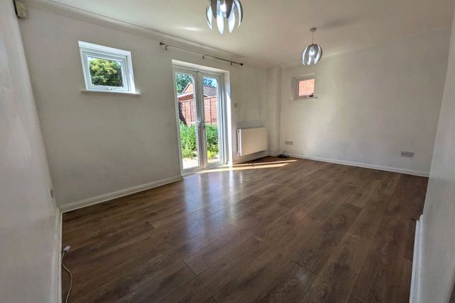 17, St. Augustines Walk, Peterborough photo 2