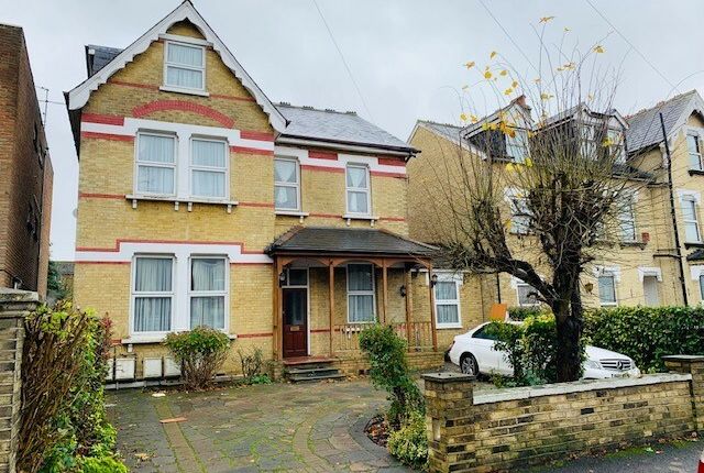 Thumbnail Flat to rent in Dunheved Road North, Thornton Heath