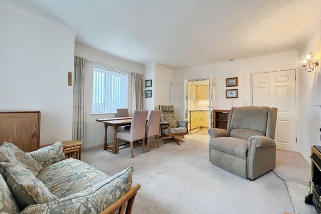 Flat 32, Cedar Court, Woodbury Lane, Tenterden photo 4