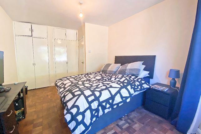 Bungalow to rent in Ash Green Road, Ash Green, Aldershot