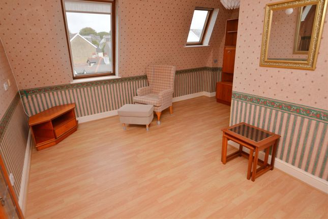 41, Clareston Court, Tenby photo 2