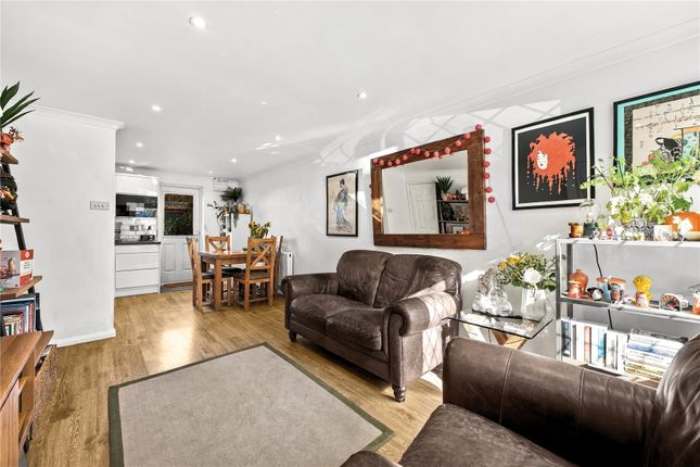 19, Viburnum Court, Surrey photo 3