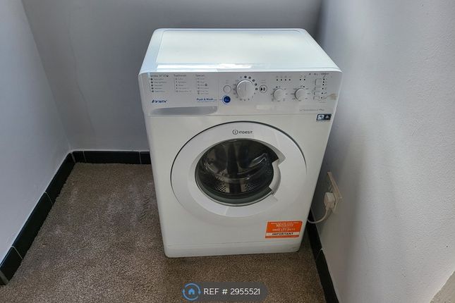 Shire Place, The Ridings, Worth, Crawley photo 2
