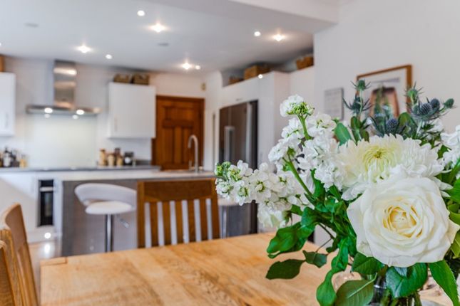 Harlequin House, 1 Mallard Croft, Haddenham photo 2
