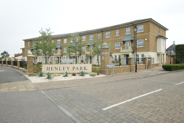 Town house to rent in Campbell Mews, Eastbourne