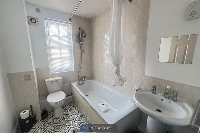 Flat, Benedict Court Monk St, Abergavenny photo 5