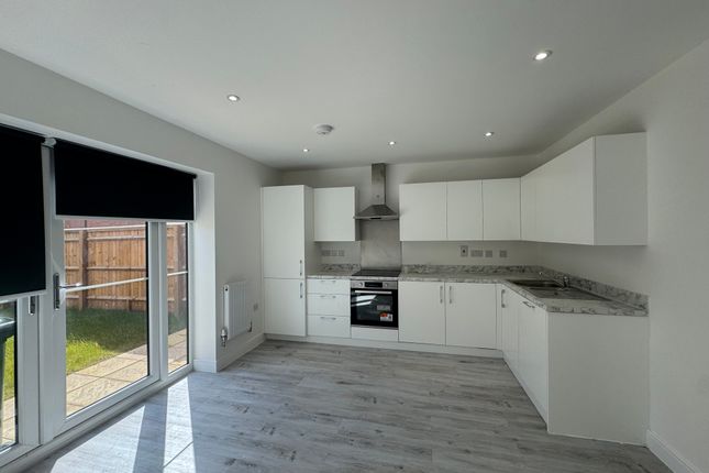6, Francis Avenue, AYLESBURY photo 2
