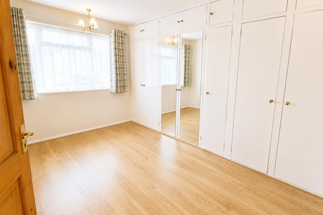 6, Hedgerley Gardens, Greenford photo 4