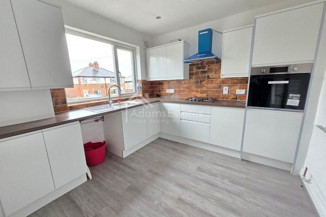 28, Laverhill, Liversedge photo 3
