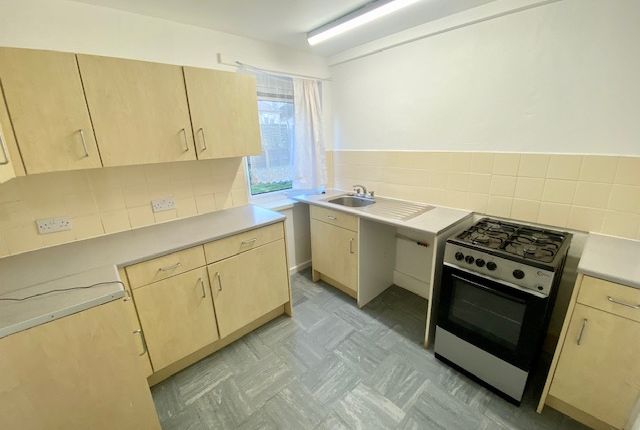 11, LEICESTER photo 3