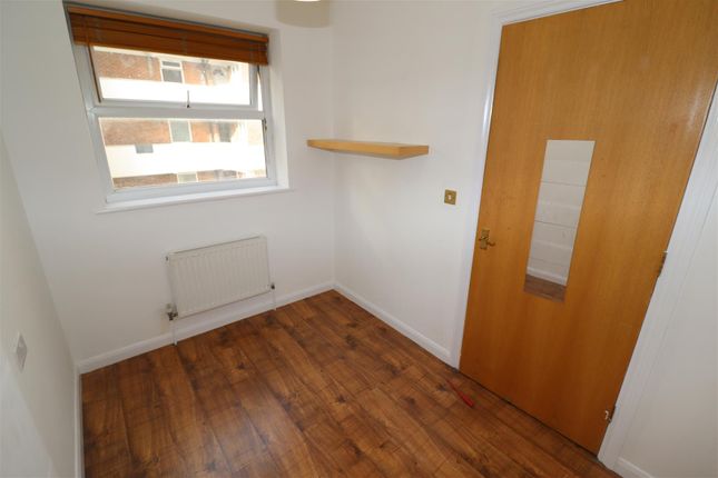 Flat to rent in Maltby Street, London