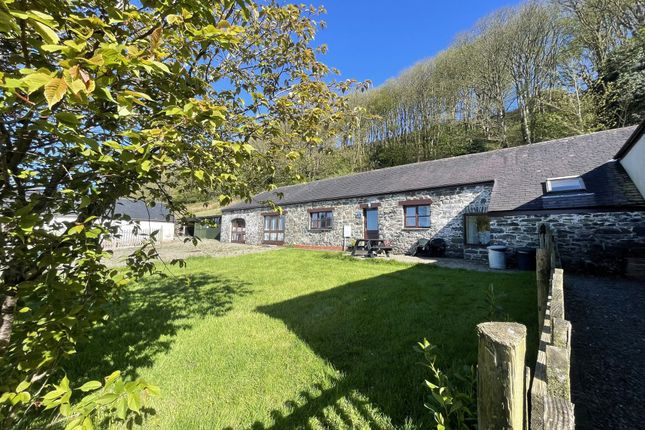 Barn conversion to rent in Llanrhystud