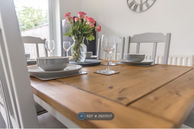 Large House Fully Furnished Bills Included, Nhs Bills Included  Contractors, Grimsby photo 2